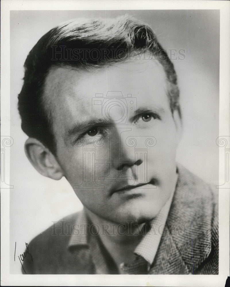 1956 Press Photo Biff McGuire Stars In Comedy The Old Lady Shows Her Medals - Historic Images