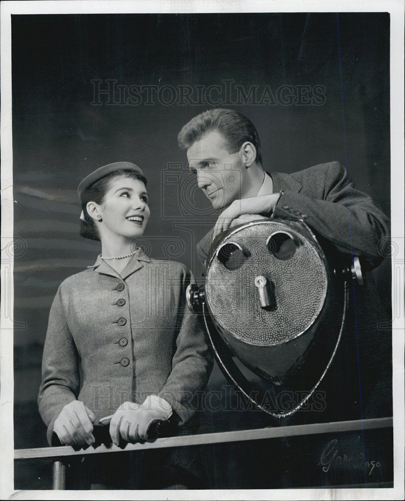 1952 Press Photo Biff McGuire The Moon Is Blue Maggie McNamara - Historic Images