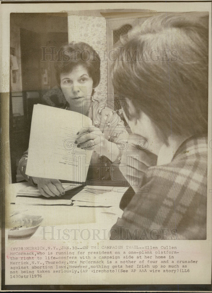 1976 Press Photo Housewife Ellen Cullen McCormack, Candidate For President - Historic Images