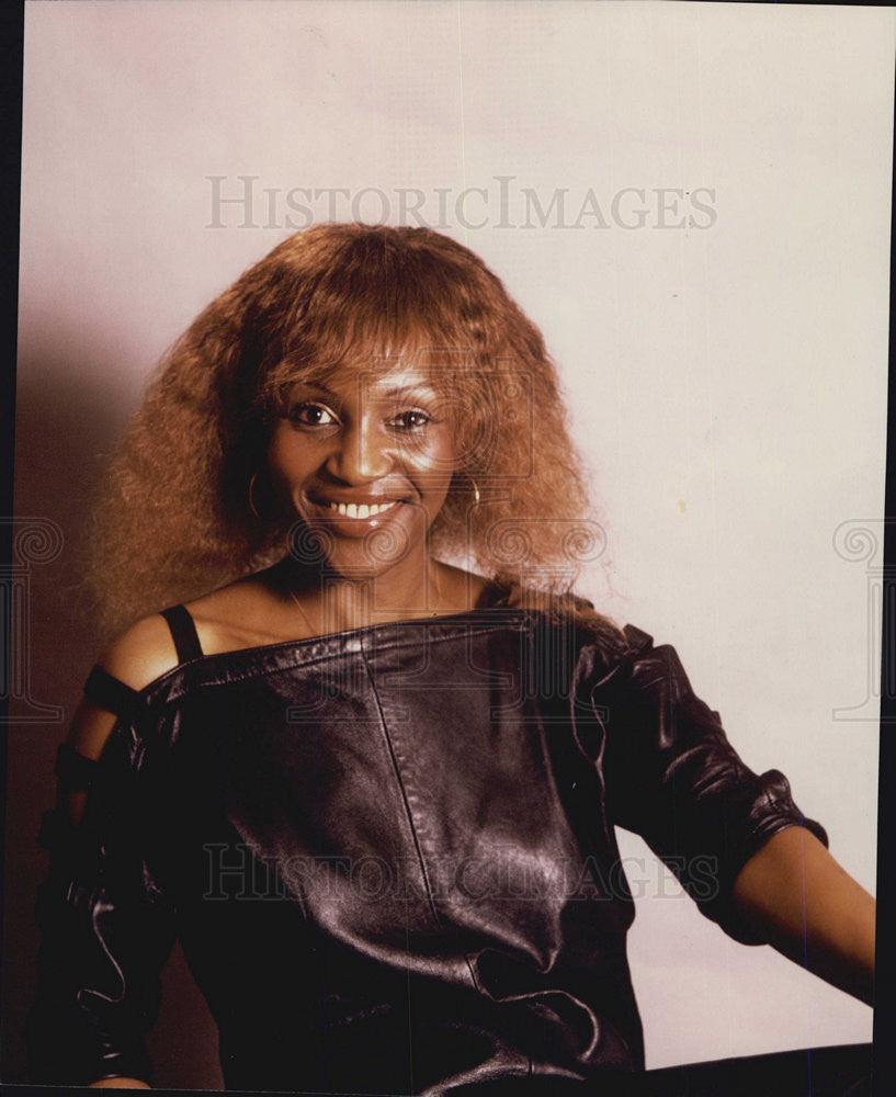 1986 Press Photo Holly McGuire Singer Step 27 - Historic Images