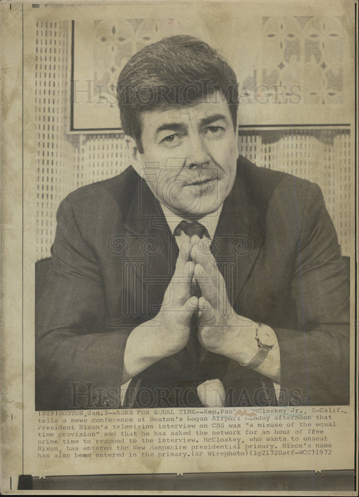 1972 Press Photo Rep. Paul McCoskey Jr news conference Boston Logan Airport - Historic Images