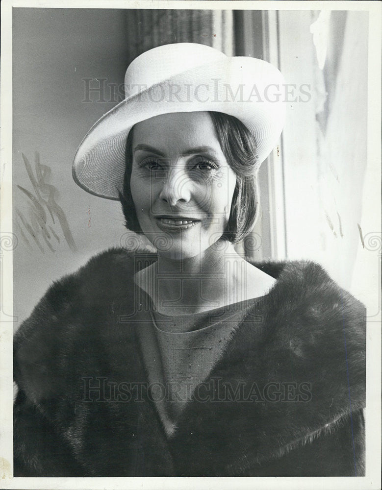 1964 Press Photo Mrs Carlotta Lagorio McGuire, Former Fashion Model - Historic Images