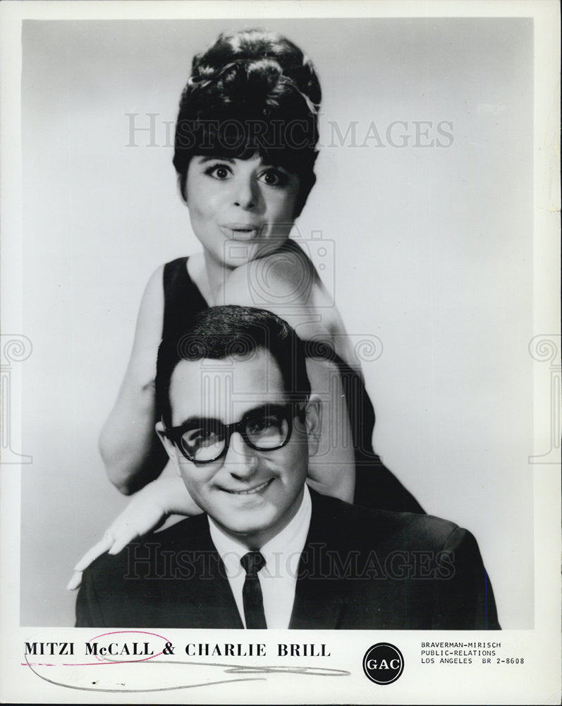 of acting duo Mitzi McCall and Charlie Brill 1968 Vintage Press Photo ...
