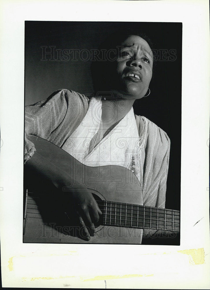 1985 Press Photo Jackie Taylor Performs Show &quot;Jackie Taylor&#39;s Playsong&quot; - Historic Images