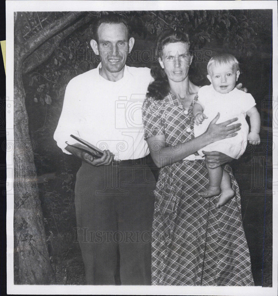 1954 Press Photo U.G. Mains, Preacher From Crackers Neck, TN, Poses With Family - Historic Images