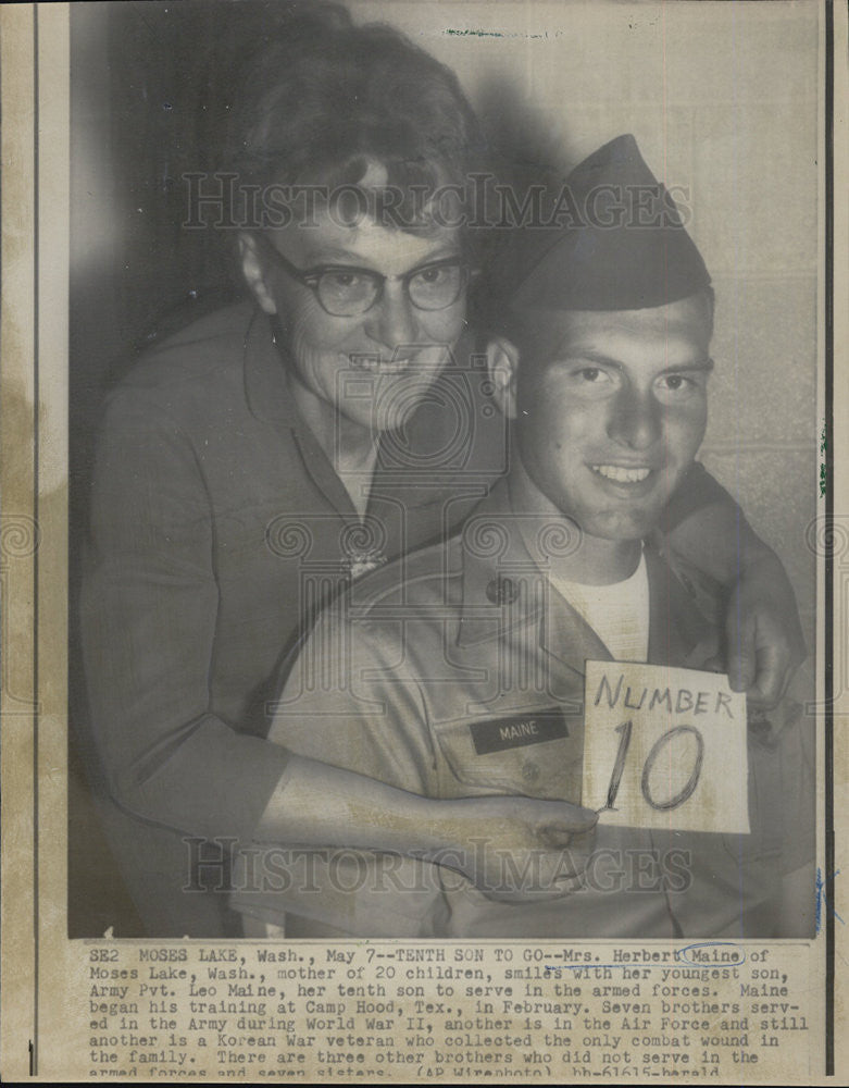 1966 Press Photo Mrs. Herbert Maine Poses With Tenth Son Serving In Armed Forces - Historic Images