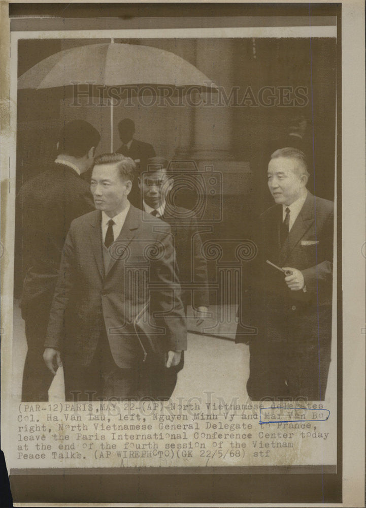 1968 Press Photo Mai Van So And Nguyen Minh Vy In Paris Int'l Conference Center - Historic Images