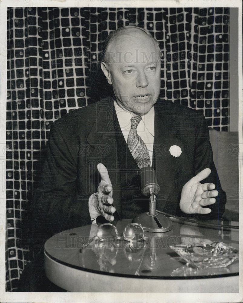 1951 Press Photo Senator Taft press conference La Salle Hotel - Historic Images