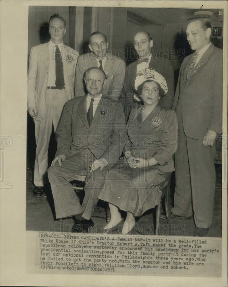 1951 Press Photo Presidential Candidate Robert Taft Poses For Family Portrait - Historic Images