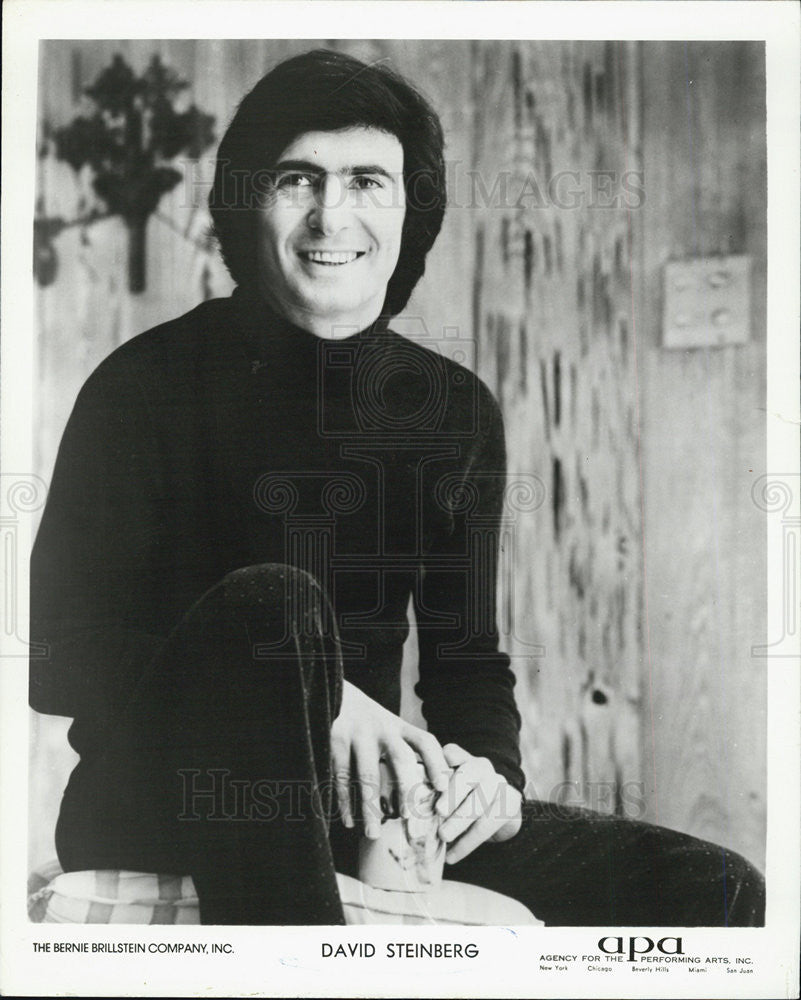 1977 Press Photo David Steinberg Comedian - Historic Images