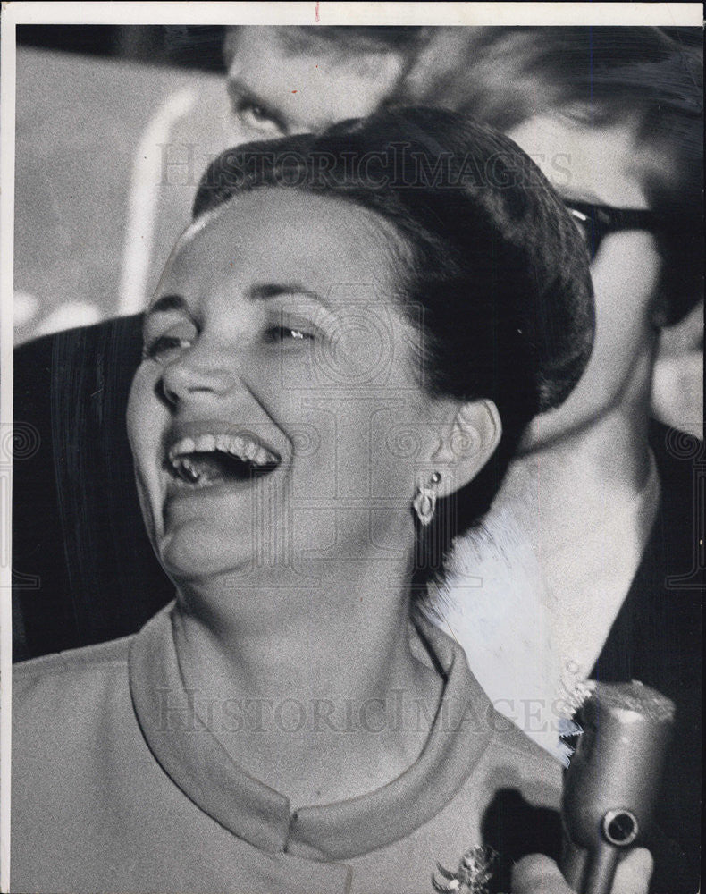 1968 Press Photo Mrs. Richard B Ogilvie Smiles At Husband&#39;s Election As Governor - Historic Images