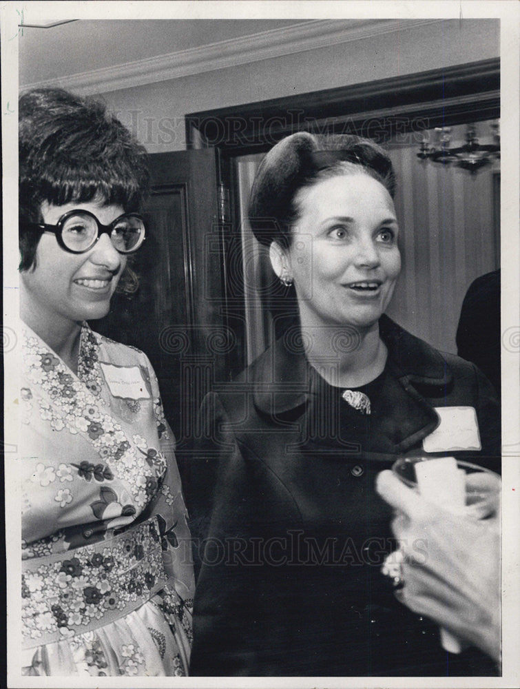 1972 Press Photo Mrs David Bradshaw Mrs Richard Ogilvie Prominent Women YWCA - Historic Images