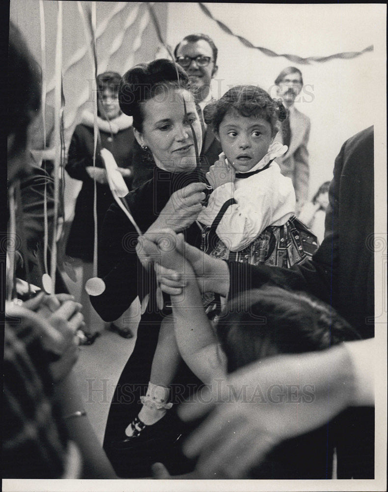 1971 Press Photo Mrs. Richard Ogilvie chairman volunteer services Marisa Paron - Historic Images