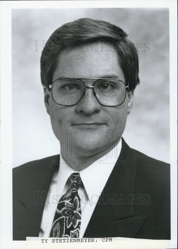 1992 Press Photo Ty Stetzenmeyer Vice President Baird &amp; Warner - Historic Images