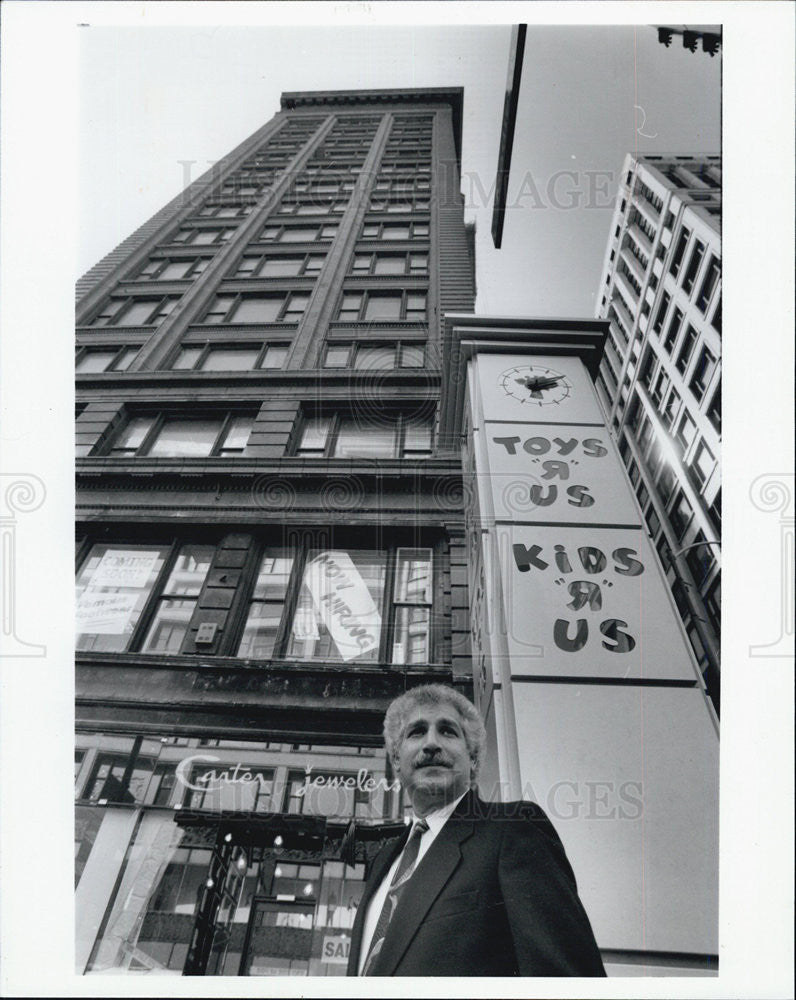 1994 Press Photo Martin Stern senior vice President U.S. equities Realty Inc - Historic Images