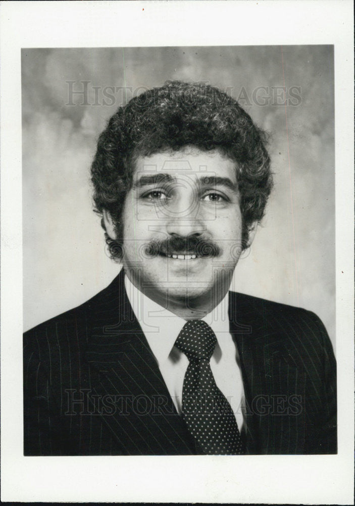 1983 Press Photo Martin Stern Vice president finance Tishman Realty Corporation - Historic Images