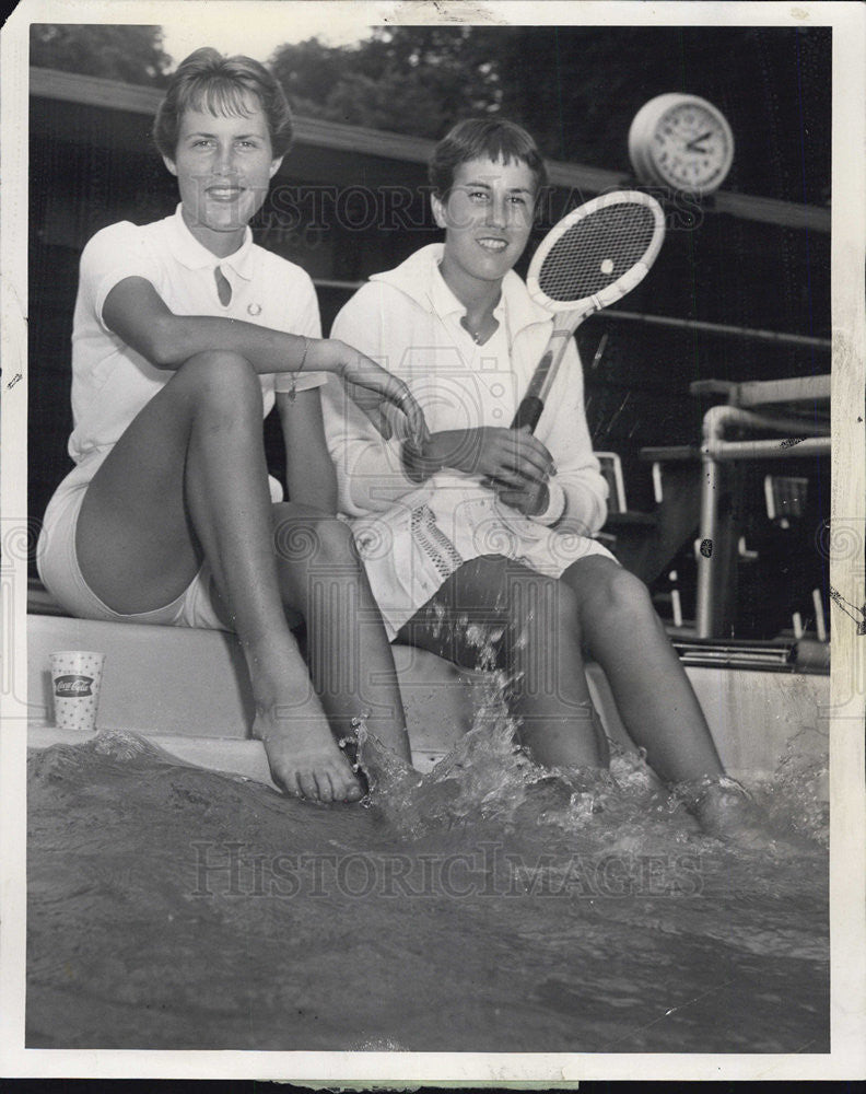 1961 Press Photo Tennis Stars Karen Hantze Justina Bricka - Historic Images