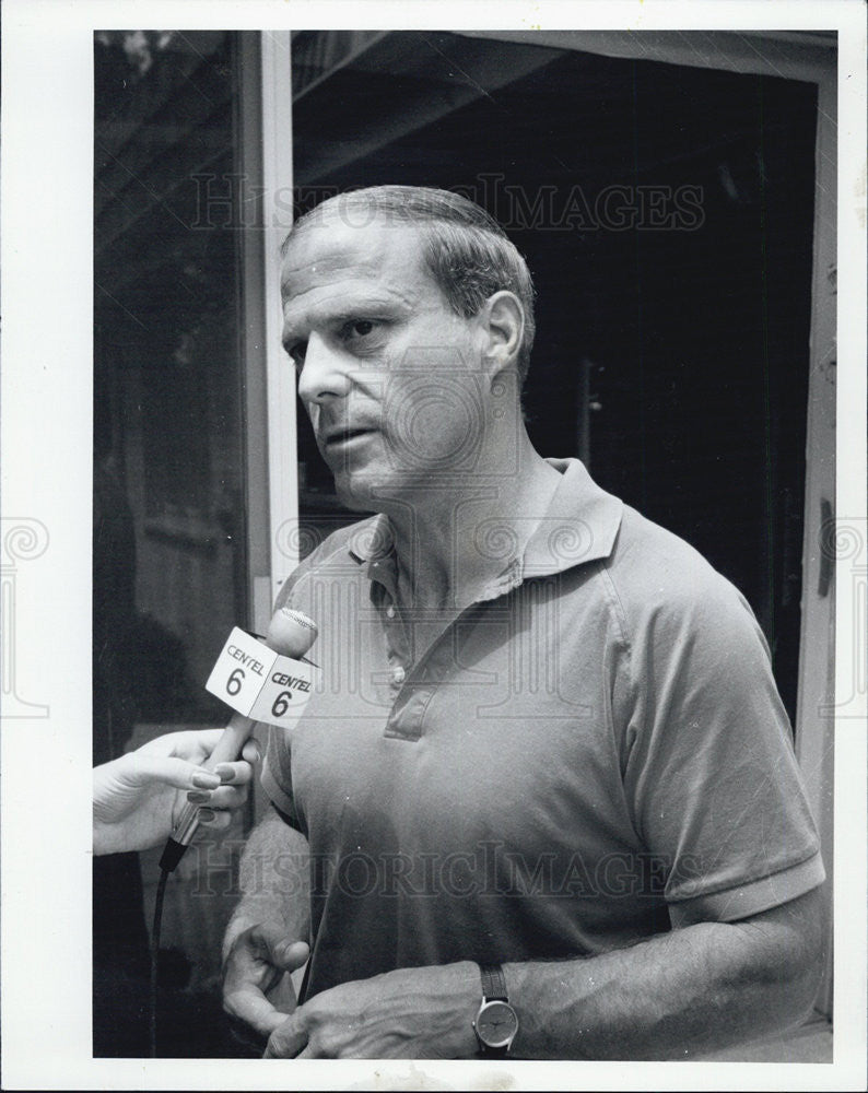 1989 Press Photo William Robertson after airplane accident in Sioux City. - Historic Images