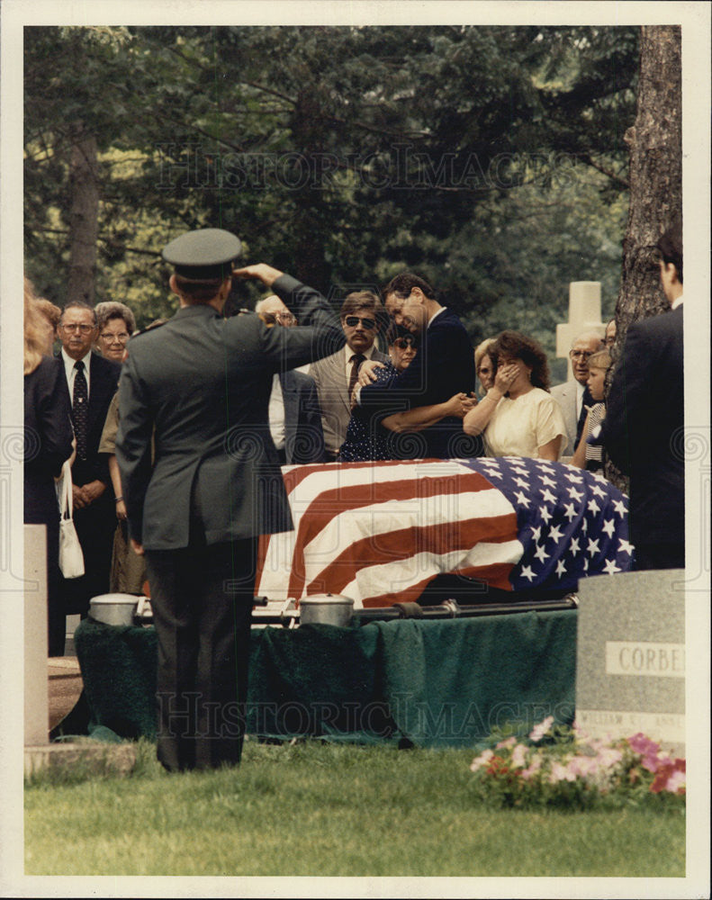 1989 Press Photo Funeral Service For Army Captain Heather O&#39;Mara In Hillside - Historic Images