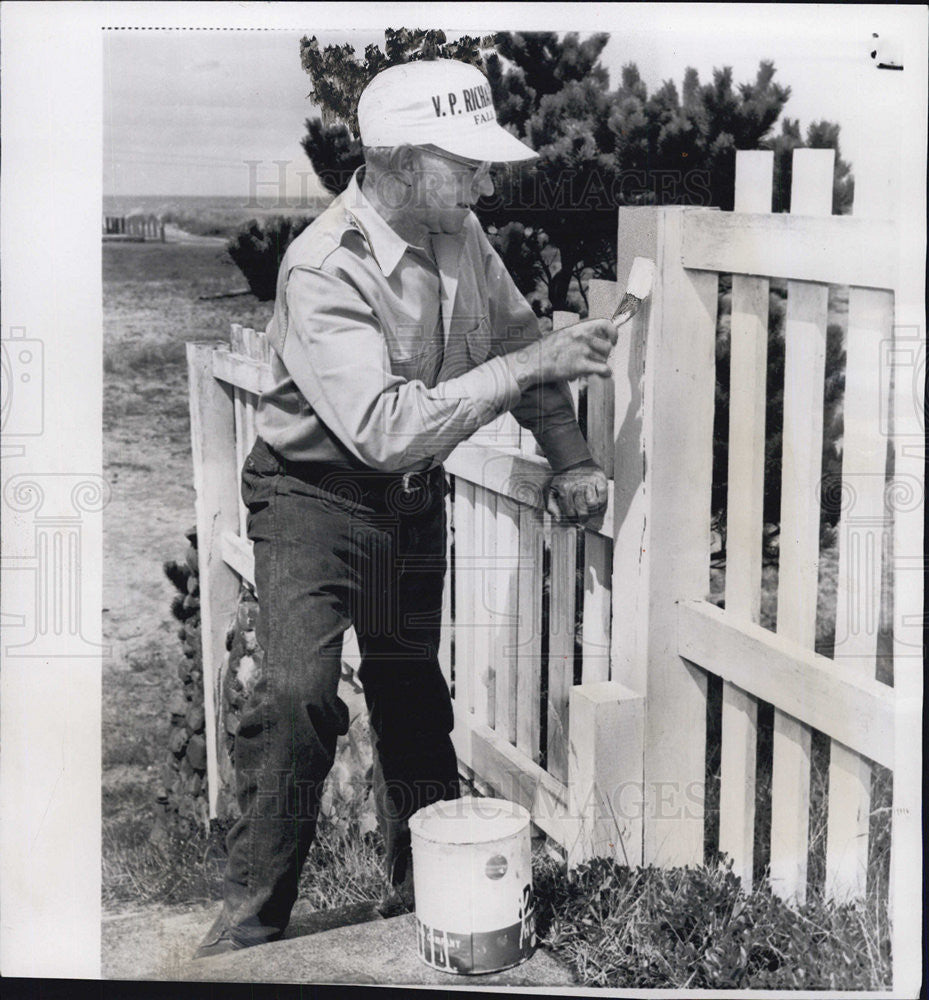 1954 Press Photo U.S. Secretary of the Interior Douglas McKay painting a fence - Historic Images