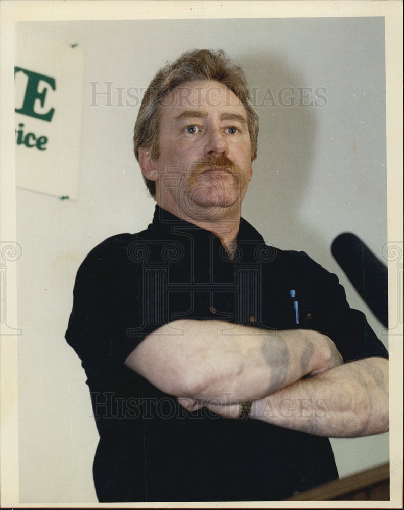 1992 Press Photo James McTigue, fired city worker, first to learn of the flooded - Historic Images