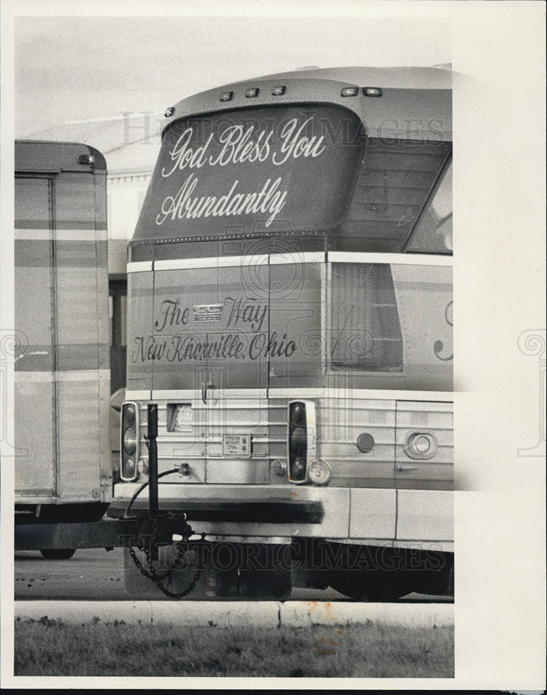 1981 Press Photo Traveling bust band wagon Takzi Takit - Historic Images