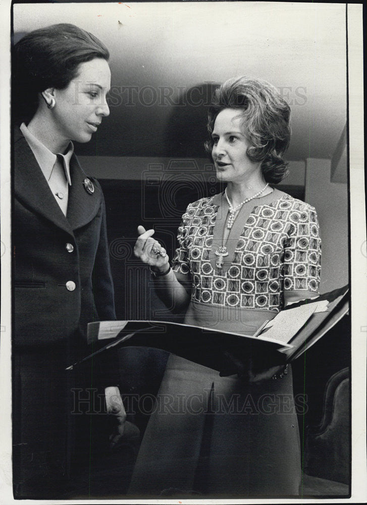 1972 Press Photo Mrs. William Mellvaine and Mrs. Davis Roenisch Plan Garden Show - Historic Images