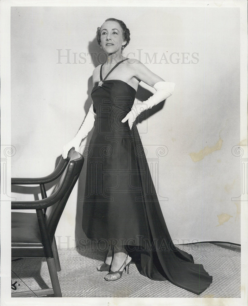 1955 Press Photo Mrs. William McIlveine St. Lukes Fashion Show - Historic Images