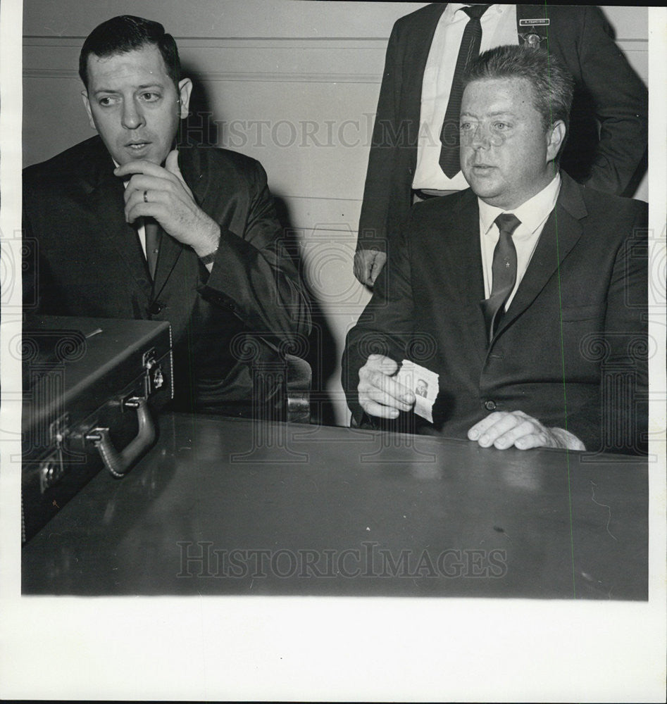 1965 Press Photo Atty Patrick Kinnerk,&amp; Client Mike McInerney - Historic Images