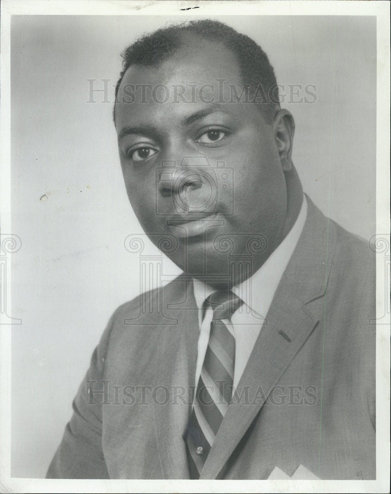 1969 Press Photo Johnson and John son Minority Affairs Manager Paul McGuire, Jr. - Historic Images