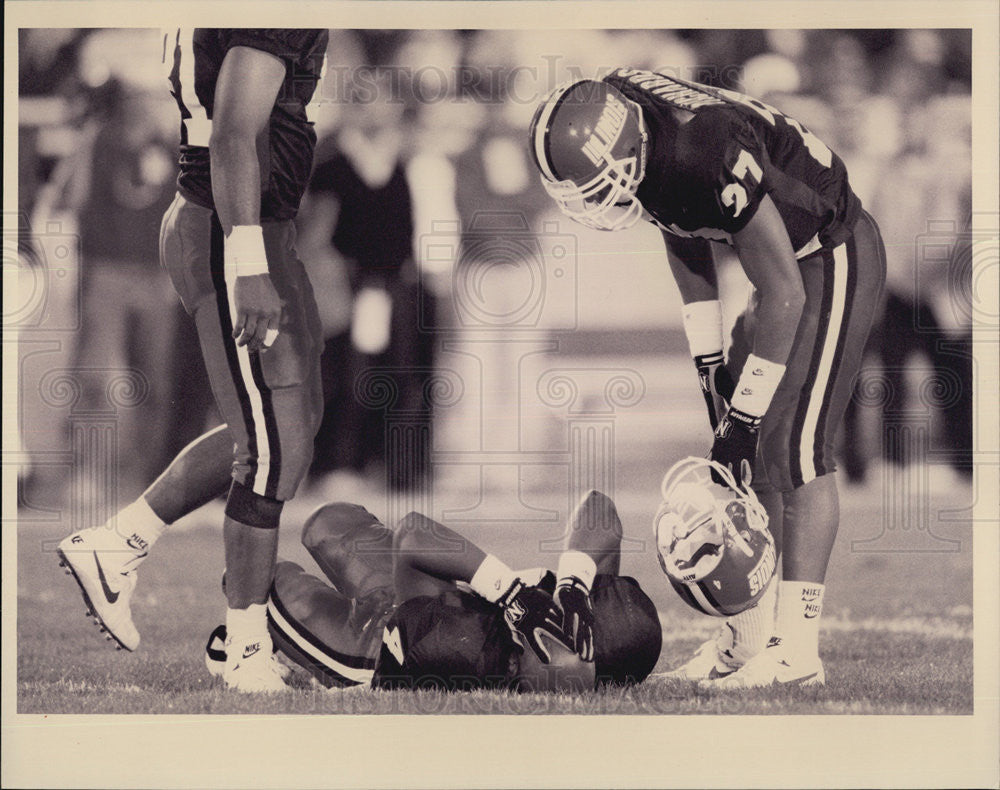 1994 Press Photo University Illinois Tyrone Washington Injured On Field - Historic Images