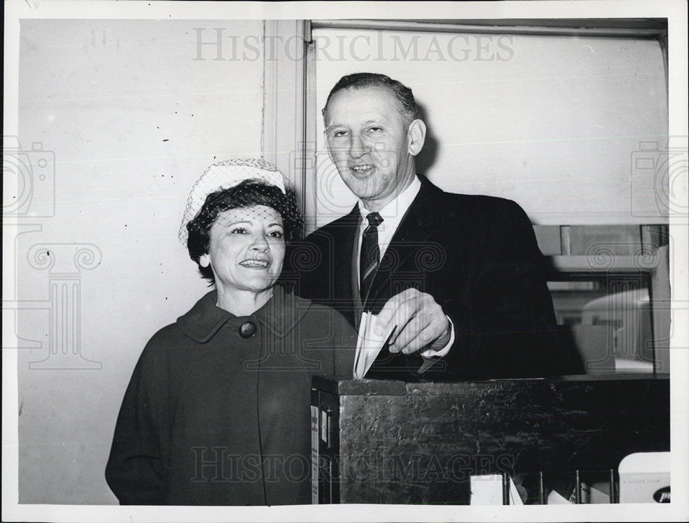 1962 Press Photo Mr. &amp; Mrs. Sidney Yates, Democrat-Illinois - Historic Images