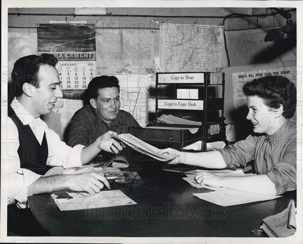 Press Photo Student Newspaper Jo Lucey Illinois - Historic Images