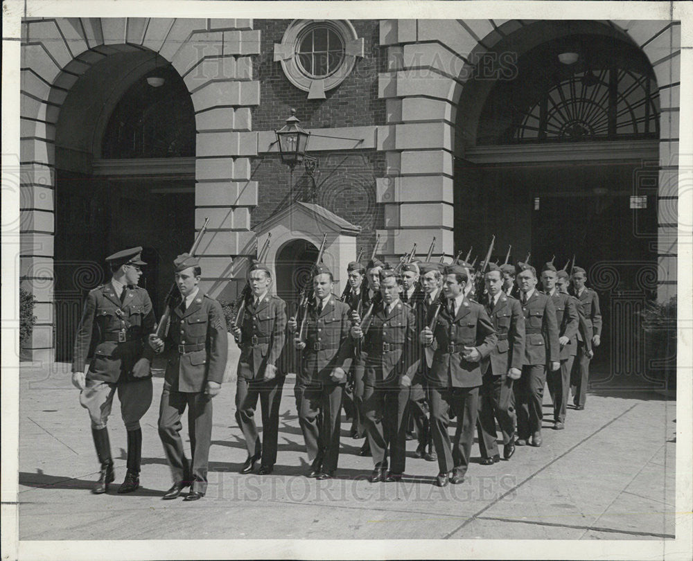 1942 Press Photo University Of Illinois ROTC Cadet Engineers March From Armory - Historic Images