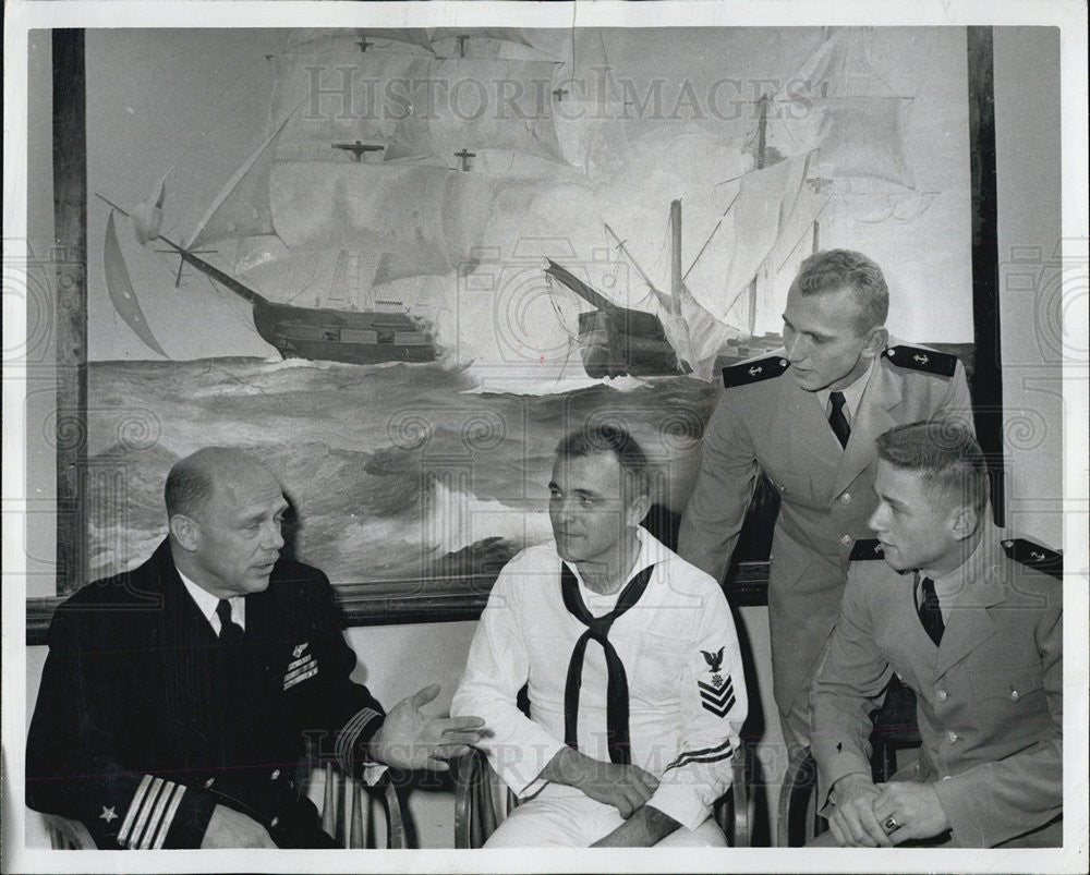 1959 Press Photo New Illinois Naval ROTC Library Captain Robert Knowles - Historic Images