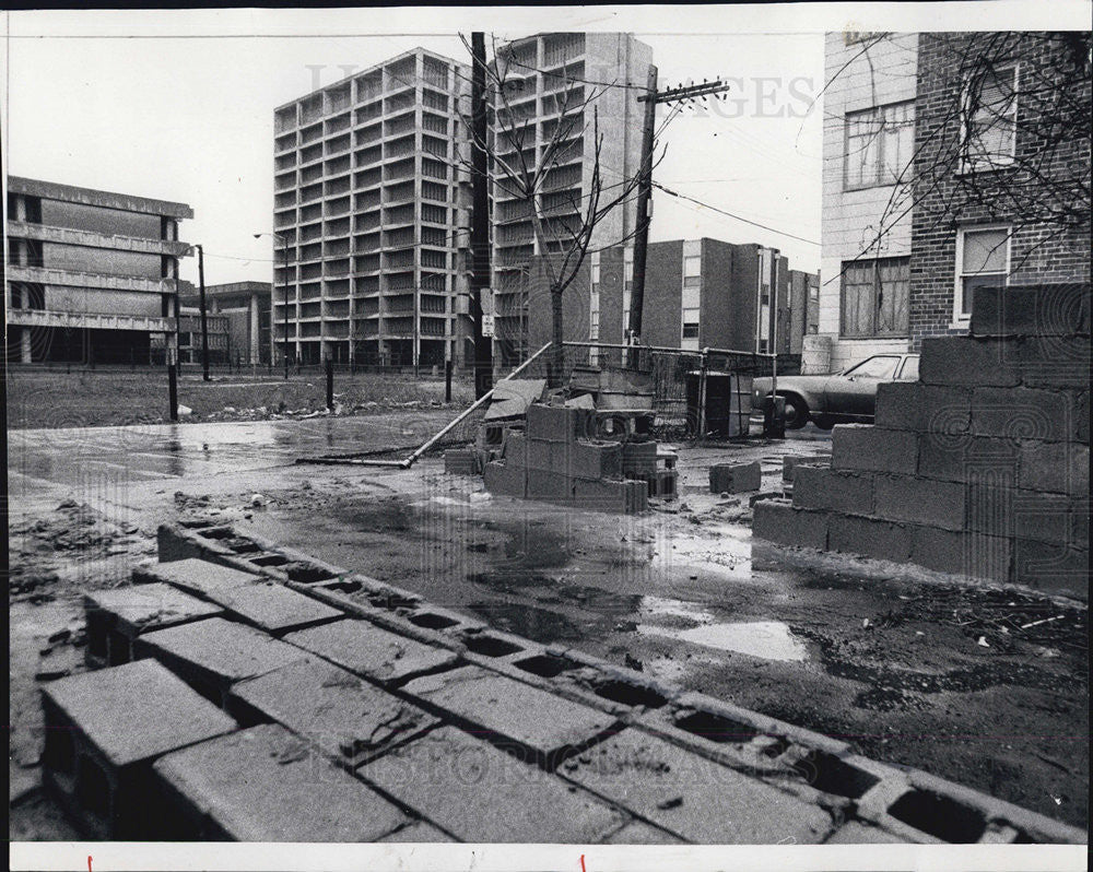 1974 Press Photo Local Block Club Car Formerly Blocked In University Illinois - Historic Images