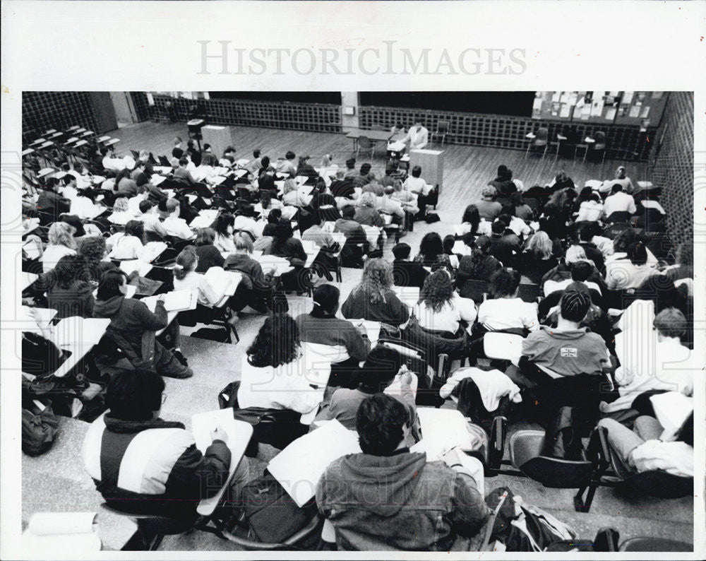 1990 Press Photo University Of Illinois Students In Lecture Hall Classroom - Historic Images