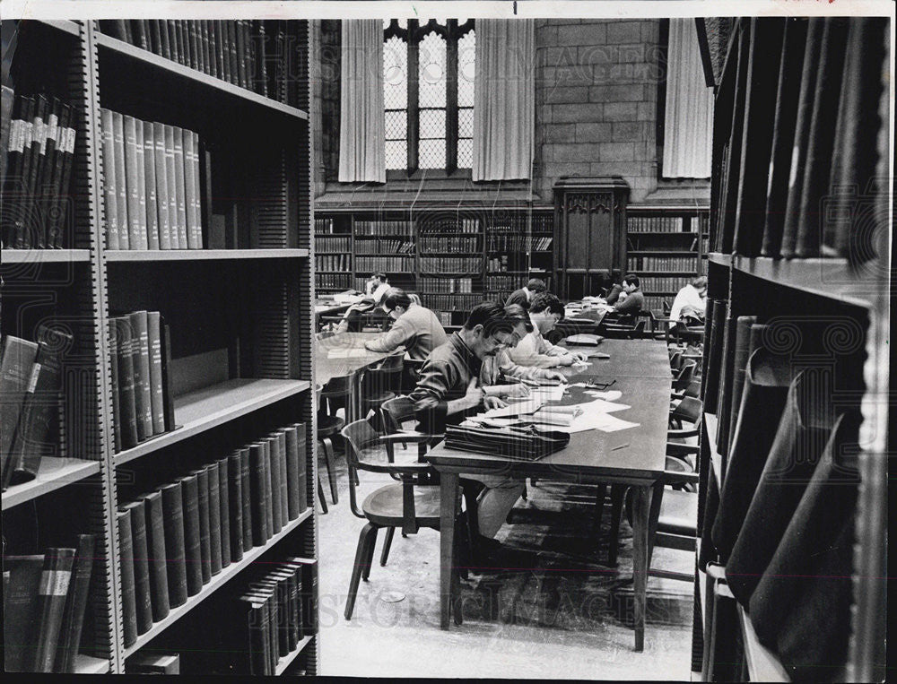 1967 Press Photo University Chicago Library and Reading Room Students Studying - Historic Images