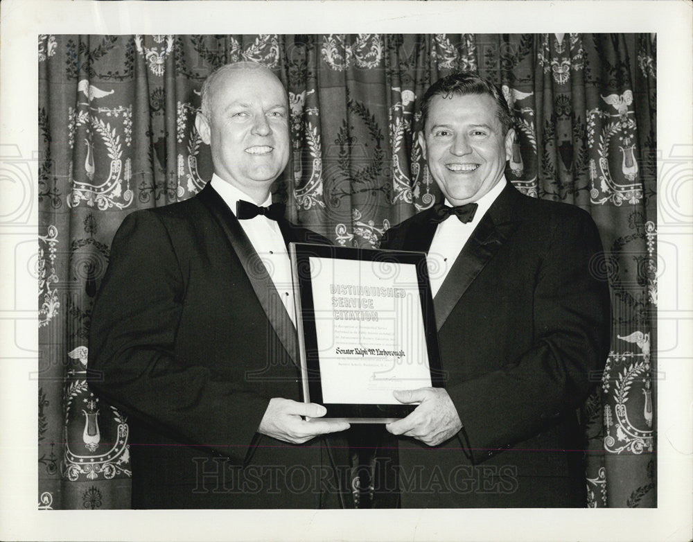 1951 Press Photo Sen. Ralph Yarborough received award with Charles Palmer. - Historic Images