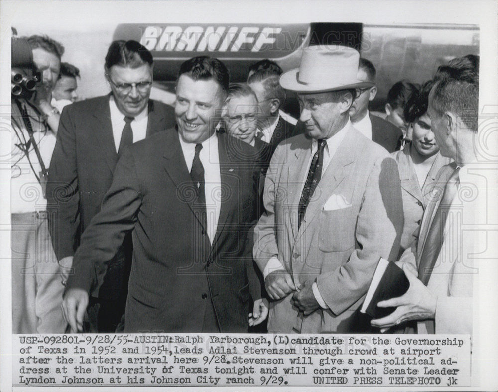 1955 Press Photo Ralph Yarboorugh lead Adlai Stevenson  through crowd at Airport - Historic Images