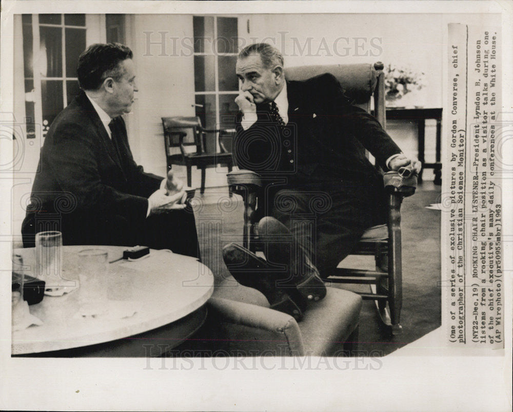 1983 Press Photo President Lydon B. Johnson listen from a rocking chair. - Historic Images