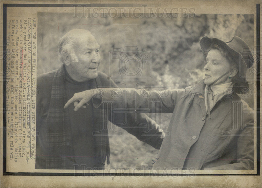 1975 Press Photo Hal Wallis, movie producer work with Actress Katherine Hepburn. - Historic Images