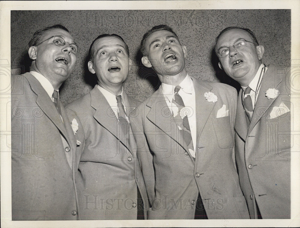 1943 Press Photo Winners of Barber Shop Singers Competition - Historic Images