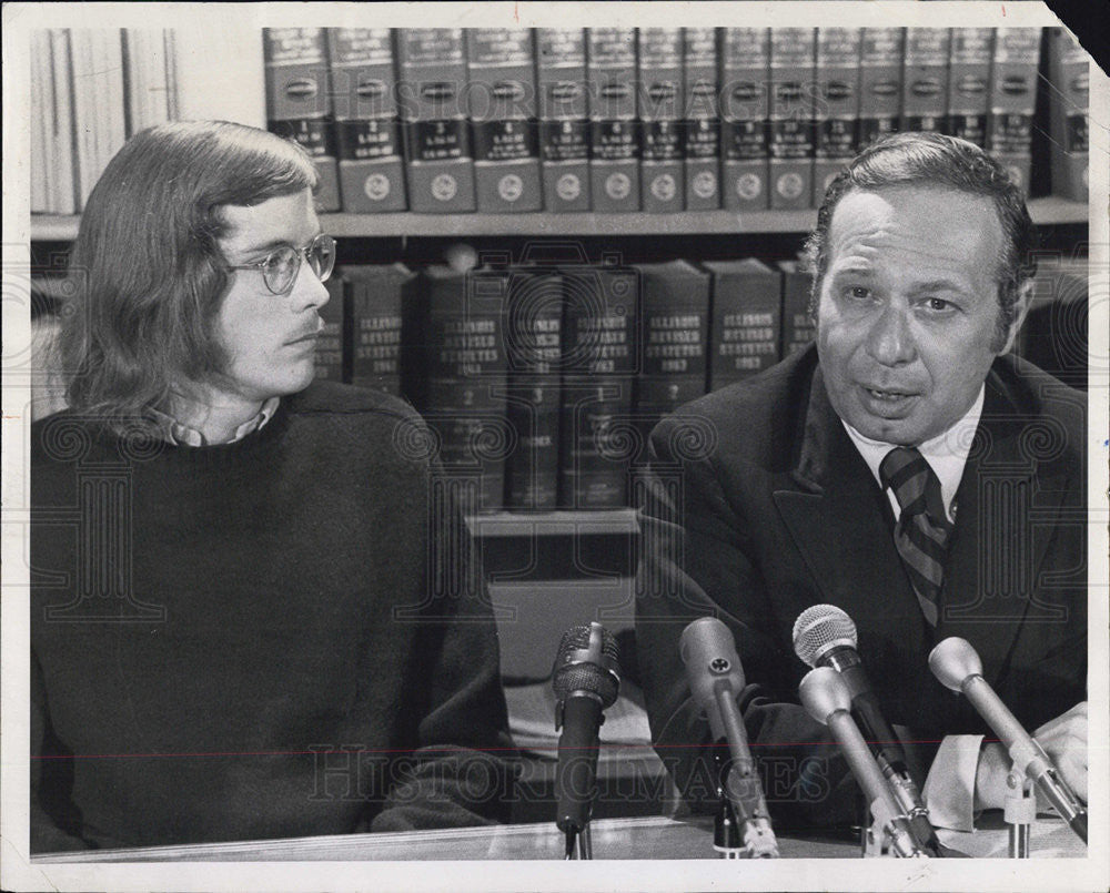 1969 Press Photo David and Jay Miller at press conference over dress code issue - Historic Images