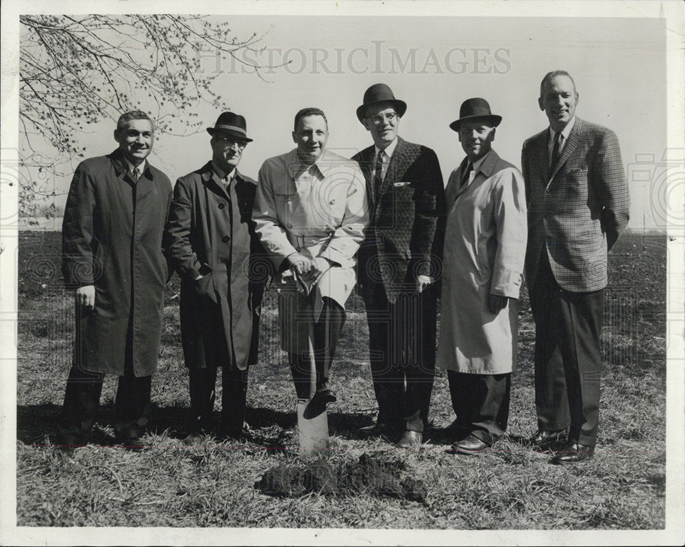 1961 Press Photo breaking ground Greenbrier subdivision Arlington Heights - Historic Images