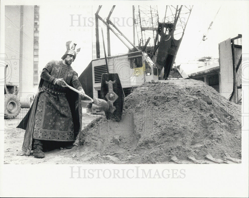 1985 Press Photo Jim Posztay singer Lyric Opera groundbreak Wacker - Historic Images