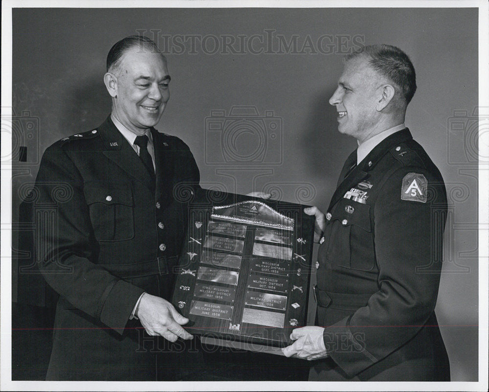 1957 Press Photo Major General William Nutter Trophy Brig. General Hiram Ives - Historic Images