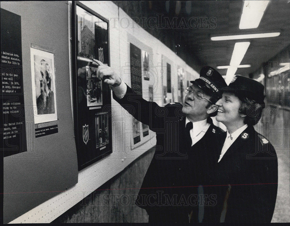 1974 Press Photo Salvation Army Exhibit - Historic Images