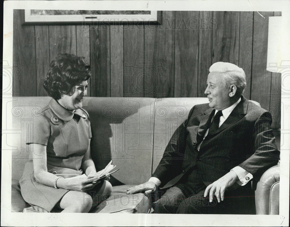 1970 Press Photo Sylvia Porter &amp; David Kennedy on &quot;Save on your Taxes&quot; - Historic Images