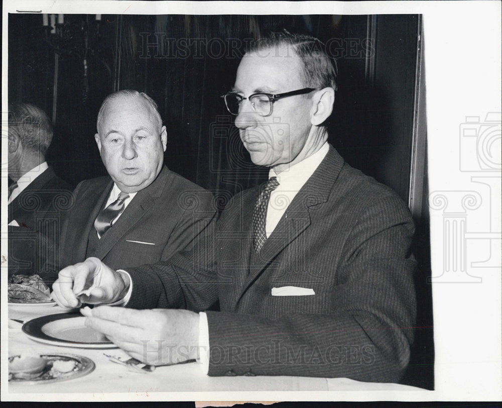 1964 Press Photo Lester Porter President of Borg-Warner Corporation - Historic Images